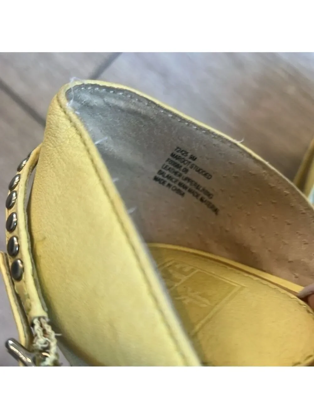 Frye Margot yellow studded leather cross strap sandals size 9